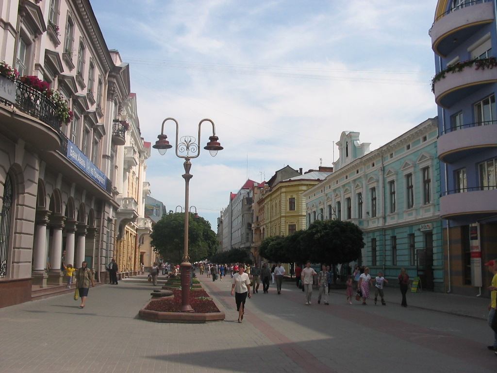 Пішохідна вулиця в центрі Івано-Франківська