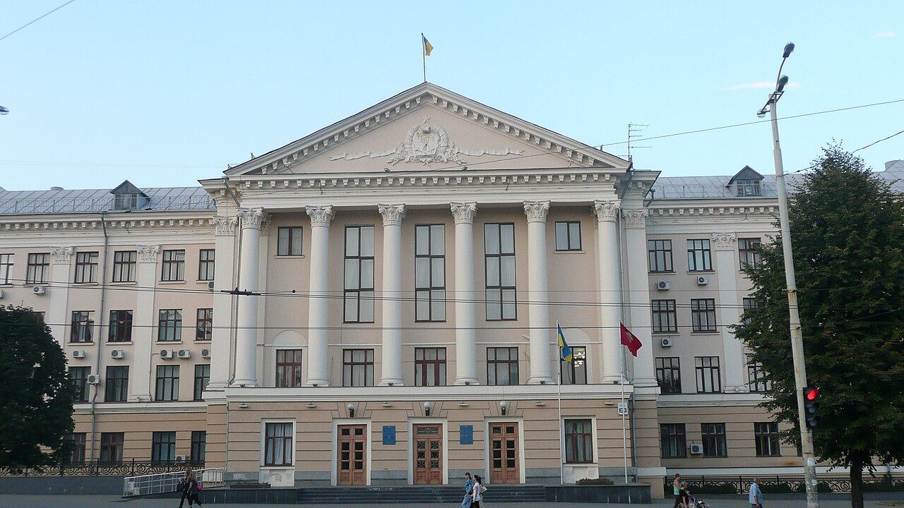 Будівля Запорізької міської ради з колонами